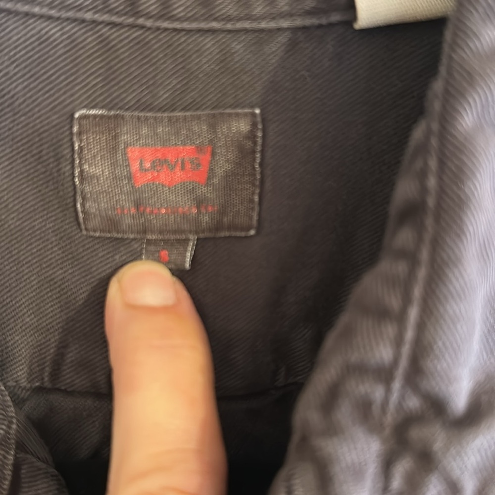 Levi’s Dark Gray Denim Shirt - Picture 3 of 4